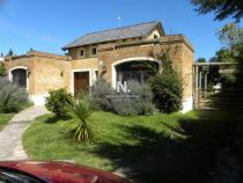 Casa En Pinares Con Vista Parcial Al Mar- Ref: 3807