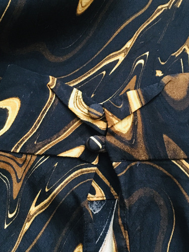 Blusa Marmoleada Con Botones Forrados Mango (Usado)