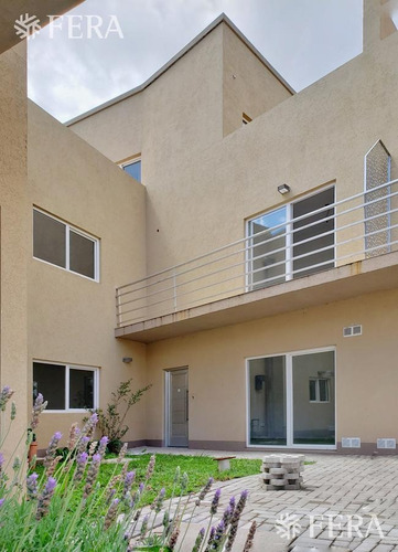 Imagen 5 de 19 de Venta Departamento 4 Ambientes Con Dos Cocheras. En Bernal (24216)
