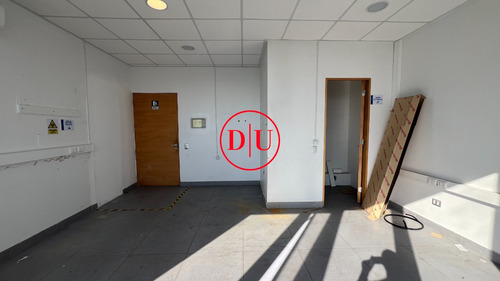 Box De 29 M² | Un Ambiente En Edificio Médico Nuevo Prado