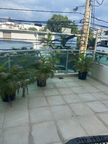 Apartamento En El Millon Segundo Nivel Con Terraza De 2 Habitaciones Y 2 Parqueos Uno Detras De Otro 