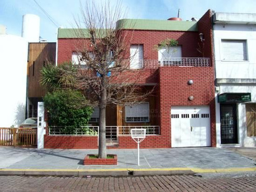 Venta Casa 5 Ambientes Con Patio Y Cochera Cubierta En Villa Del Parque