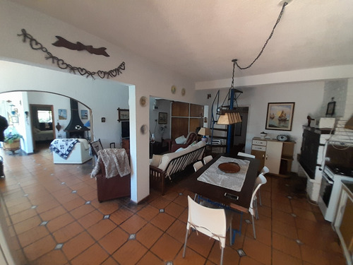 Casa 4 Dormitorios Con Piscina Climatizada