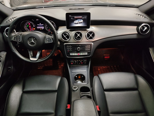 Imagen 9 de 15 de Mercedes Benz Gla 200 Urban 2017