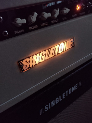 Cabezal Amplificador Singletone Big Twenty + Caja 2x12 V30