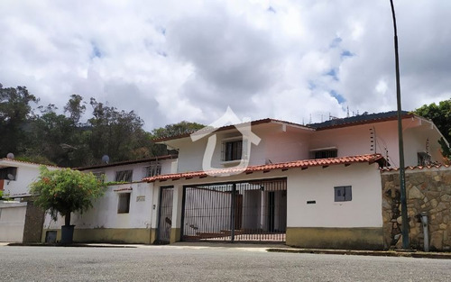 Casa Original Con Potencial En La Trinidad