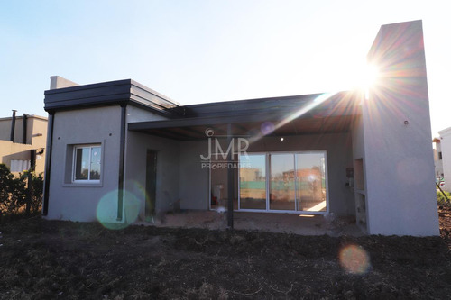 Jmr Propiedades | Pilar Del Este- San Ramiro | Casa A Estrenar En Venta