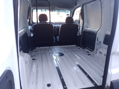 Imagen 5 de 10 de Renault Kangoo 2018 1.6 Furgon Ph3 Confort 1plc