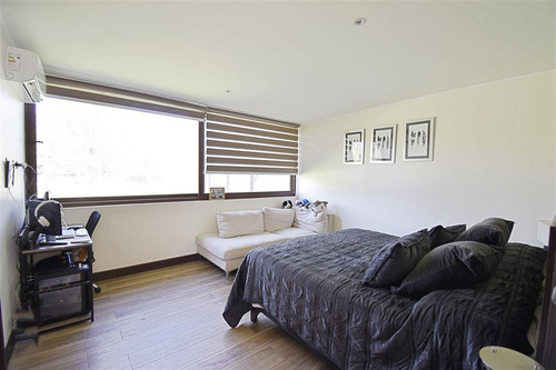 Casa En Venta De 5 Dorm. En Colina