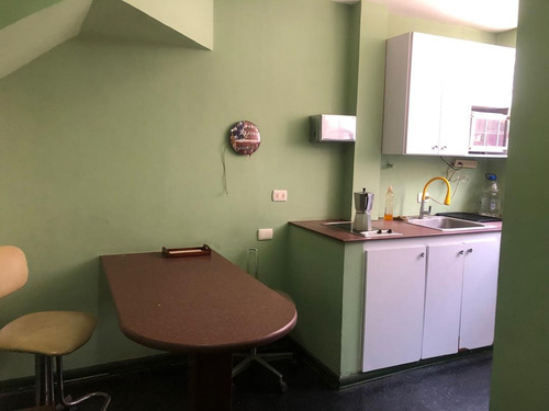 En Alquiler Cómodo Cubículo Con Su Respectiva Unidad Odontológica Y Área De Laboratorio. Ubicación Con Fácil Acceso Peatonal Y Vehicular En La Principal De Las Mercedes
