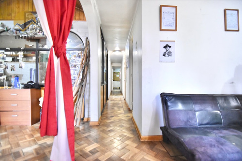 Se Vende Casa. 5d 2b Con Estacionamiento, Comuna De Maipú.