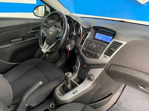 Imagem 5 de 15 de Chevrolet Cruze 1.8 Lt Sedan Manual 2014 Branco