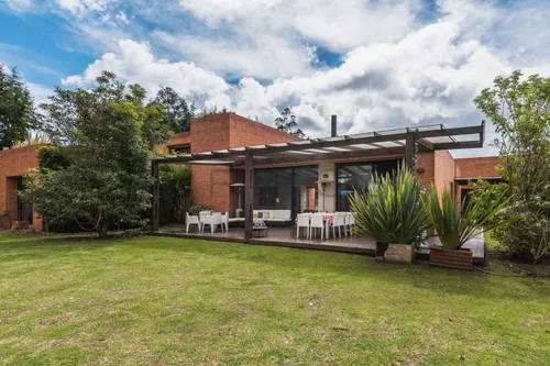 Casa En Arriendo/venta En Guaymaral. Cod V1583
