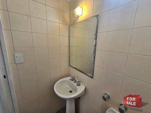Extraordinario Piso De 3 Ambientes Con Dependencia, Cochera Y Balcón