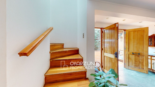 Casa Familiar De 5 Dormitorios Con Amplio Terreno De 746 M2