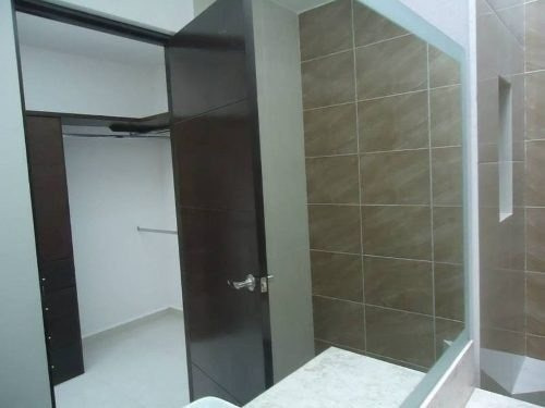 Imagen 2 de 6 de Hermosa Casa En Venta En Fraccionamiento Privado, Dentro De