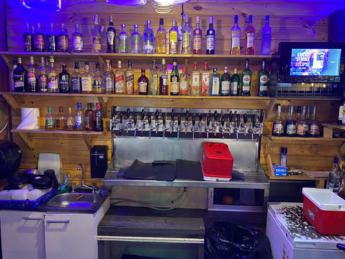 Plaza Colombia / Bar Restorant Y Almacen - Hb Hunter