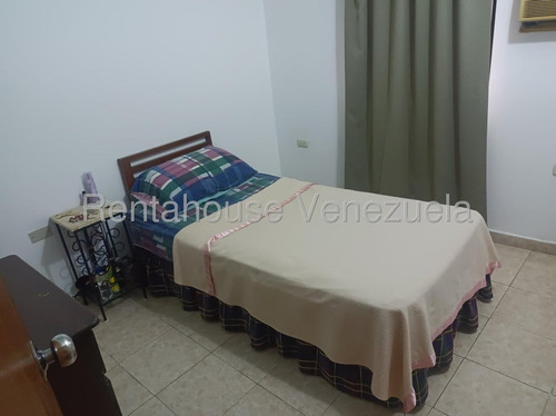 Julio Latouche 25-10392 Townhouse En Venta La Entrada Naguanagua, Cómodo Y Acogedor, Clima De Montaña, En Plena Avenida.