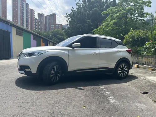 Nissan Kicks ADVANCE MT R17