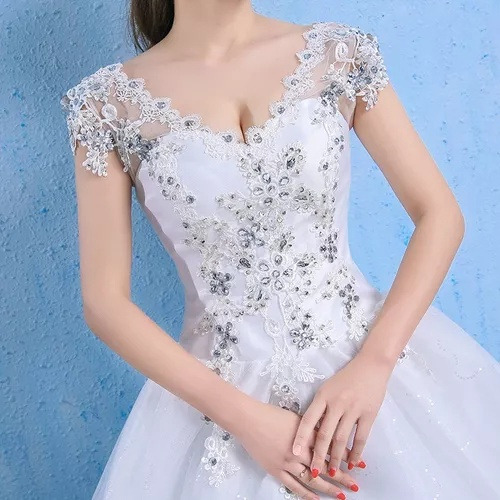 Vestido De Noiva De Cauda Longa Com Diamantes