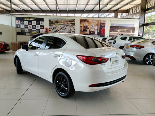 Mazda 2 1.5 Touring Sedan