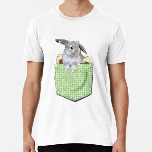 Remera Lindo Conejito De Pascua En Un Bolsillo Verde A Cuadr