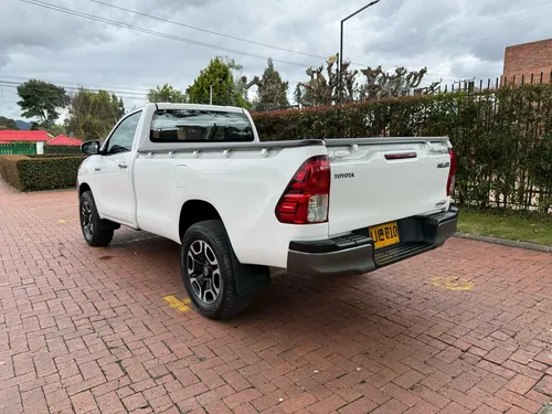Toyota Hilux 2.7cc Mt 2022