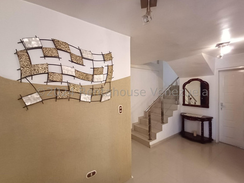 Venta De Townhouse En Villas Geicas Maracay Aragua 24-19067 Irr