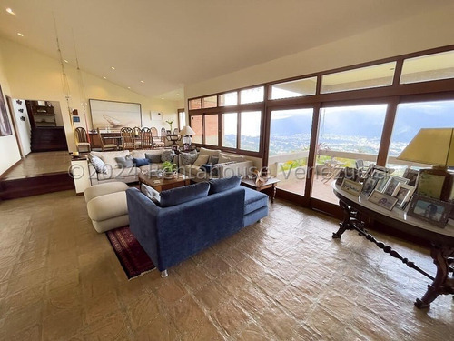 Alto Hatillo !! Hermosa Casa Con Vista Al Ávila, Impecable Cuidado Y Mantenimiento, 1.647 M2 Terreno, 408 M2 Constr., 4 Hab, 7 Baños, 6 Pe, Amplio Y Bello Anexo, Calle Cerrada Con Vigilancia Y Pozo