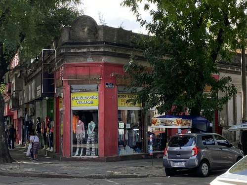 Local Esquina Arenal Grande Y Martin Garcia.