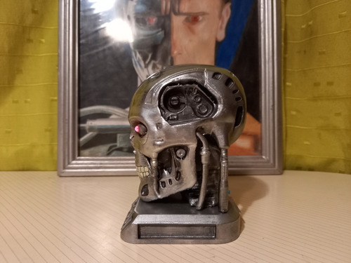 Portalápices Terminator T-800 Con Luces Led