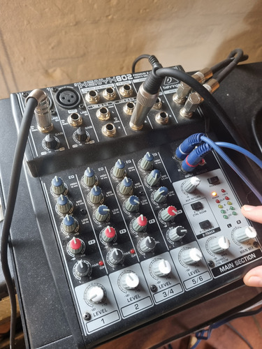 Behringer Xenyx 802 - Consola Compacta Mixer (Usado)