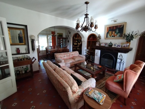 Casa 4 Dormitorios Con Departamento Cerro De Las Rosas Zona Norte