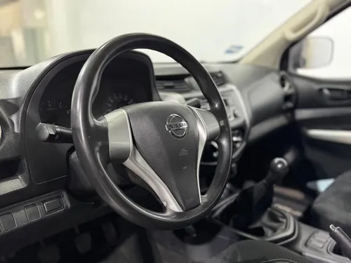 Nissan NP300 2.5 SE Paq Seguridad Mt