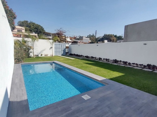 Casa Minimalista En Un Solo Nivel En Venta, En Brisas De Cuernavaca