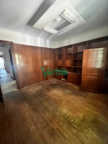 Venta Apartamento Centro De Estilo. Tres Dormitorios.