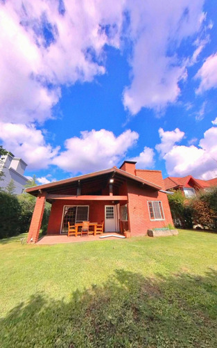 Venta- Casa En Una Planta En El Sosiego, Canning