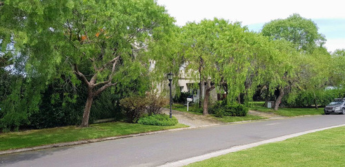 Venta Casa En 2 Lotes San Isidro Labrador Al Agua