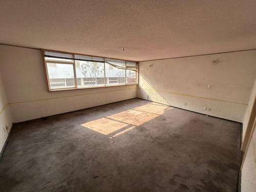 Casa Con Uso De Suelo Para Oficinas 839 M2 En Las Lomas De Chapultepec.