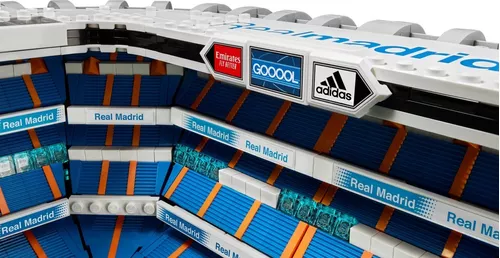 LEGO Icons Real Madrid Santiago Bernabéu Stadium 10299 - Juego de  construcción de campo de fútbol y modelo para adultos, pieza de decoración  coleccionable para el hogar y la oficina, gran idea de regalo para los  fanáticos de los  