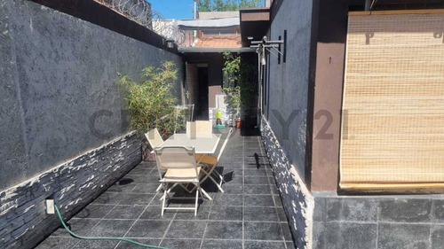 Venta De Casa Barrio Primero De Mayo. Las Heras.