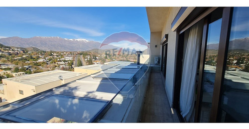 Impecable Casa Mediterránea En Condominio.