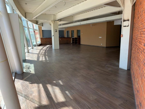Imagen 1 de 10 de Local Comercial En Plaza Ufit