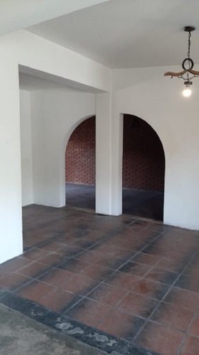 Imagen 4 de 30 de Permuta - Casa De 8 Ambientes En Venta - Ituzaingo Norte