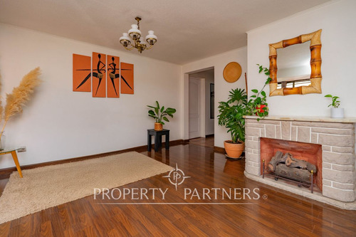 Venta De Casa Con Excelente Ubicación Y Conexión A...
