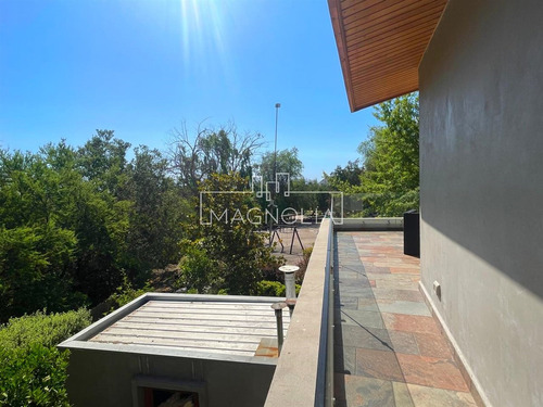 Casa En Venta De 5 Dorm. 4 Baños Mas Serv. En Piedra Roja