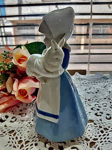 Niña Paisana Con Conejo Figura De Porcelana Española