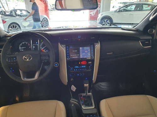 Imagem 13 de 14 de Toyota Hilux Sw4 2.8 D-4d Turbo Diesel Diamond 7l 4x4