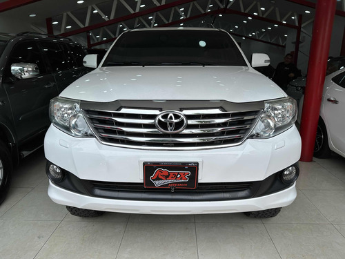 Imagen 11 de 13 de Toyota Fortuner Sr