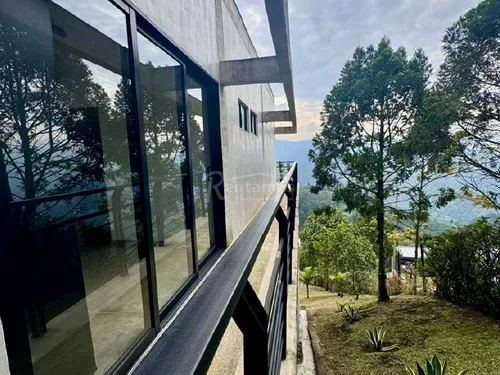 Casa En Venta En Loma Del Escobero. Cod V776075